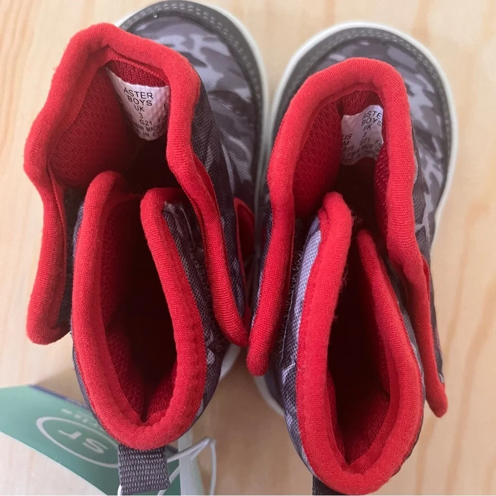 NWT surprize by stride rite baby boy aster boots Sz 4 gray white red Camo